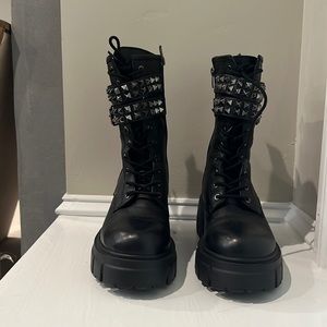 Steve Madden combat boot with heel